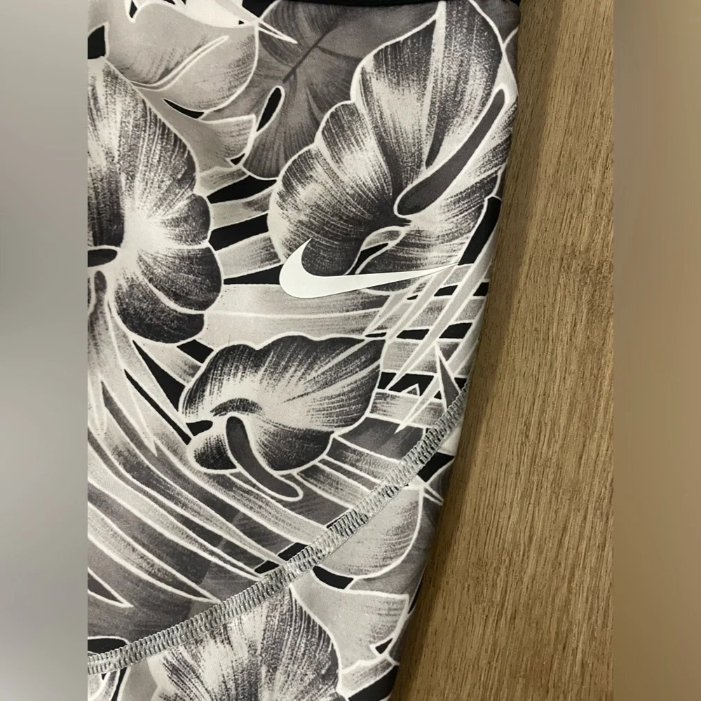 Nike Pro Monochrome Tropical‎ Leggings
